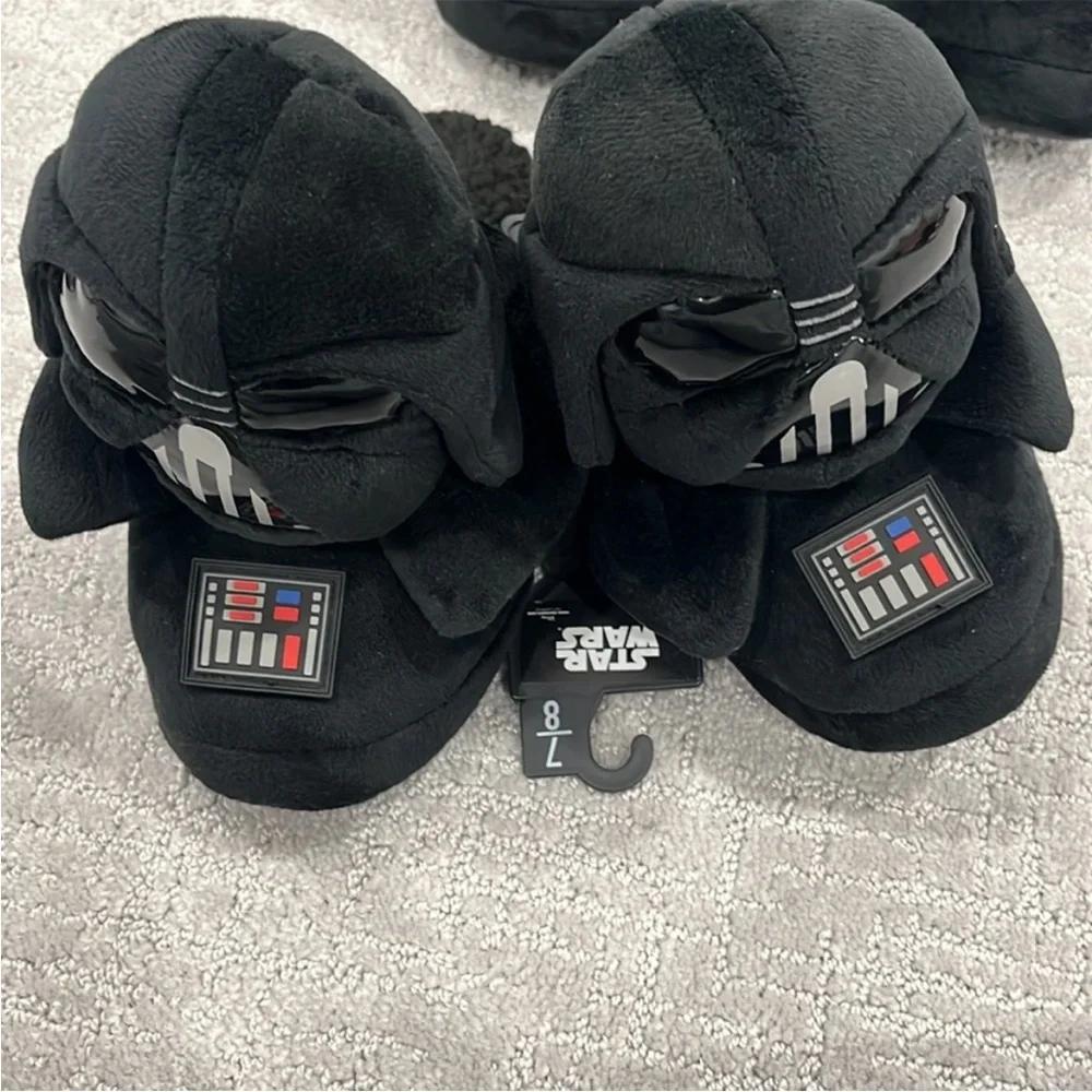 NWT Darth Vader Star Wars fuzzy slip on slippers 
Sizes 7/8, and 11/12 men - Picture 5 of 6